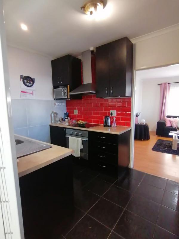 To Let 2 Bedroom Property for Rent in Pelikan Park Western Cape